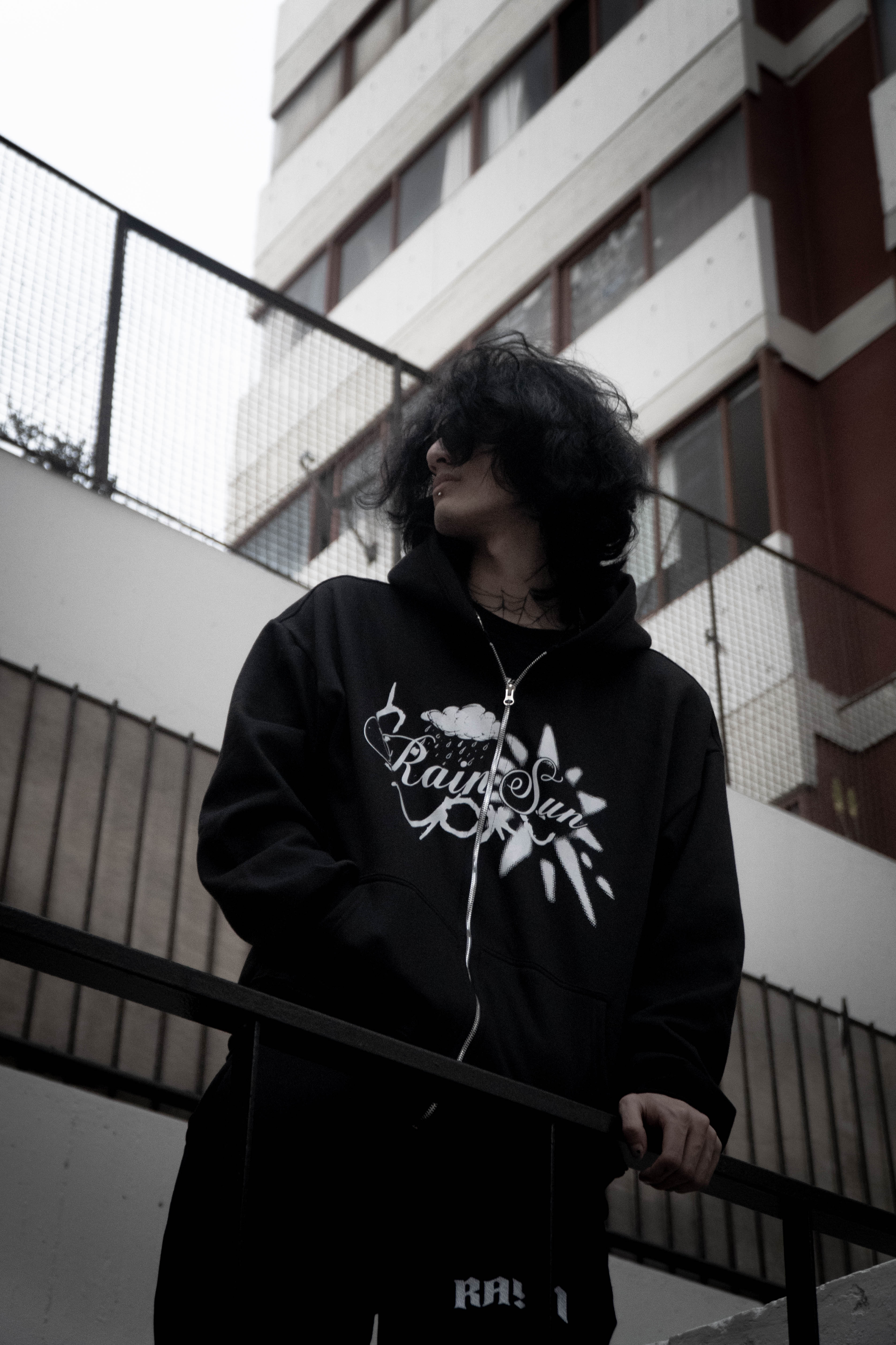 ZIP HOODIE NEGRA