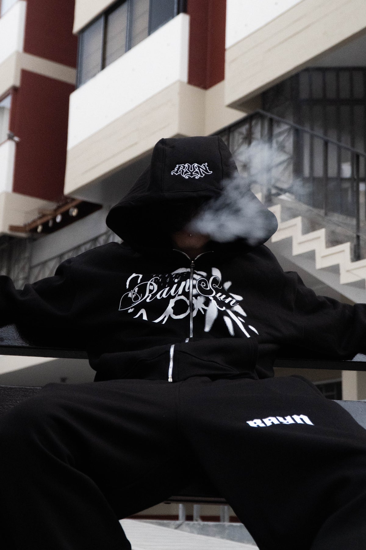 ZIP HOODIE NEGRA